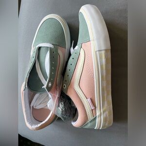 Women’s Vans ward low top sneaker